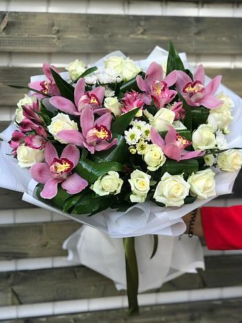 Букет цветов из: Розы и Хризантемы в Суровикино