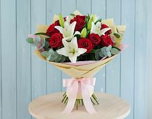 Букет цветов из:  Лилии и Розы в Суровикино