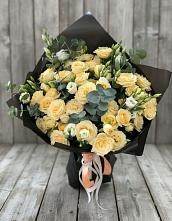 Букет цветов из:  Розы и Лизиантусы в Суровикино