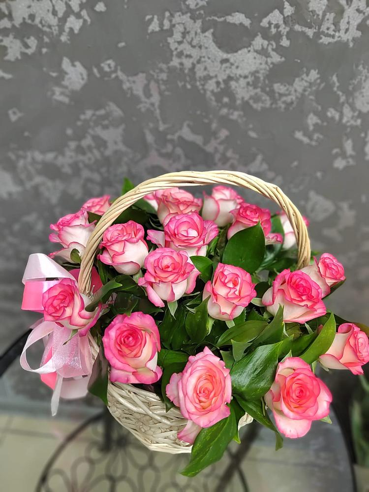 Цветочная композиция из Розы в корзине в Суровикино