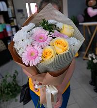 Букет цветов из:  Герберы, Розы и Хризантемы в Суровикино