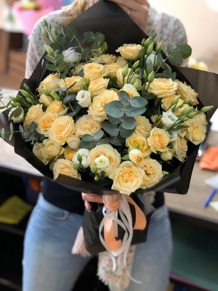 Букет цветов из: Розы и Лизиантусы в Суровикино