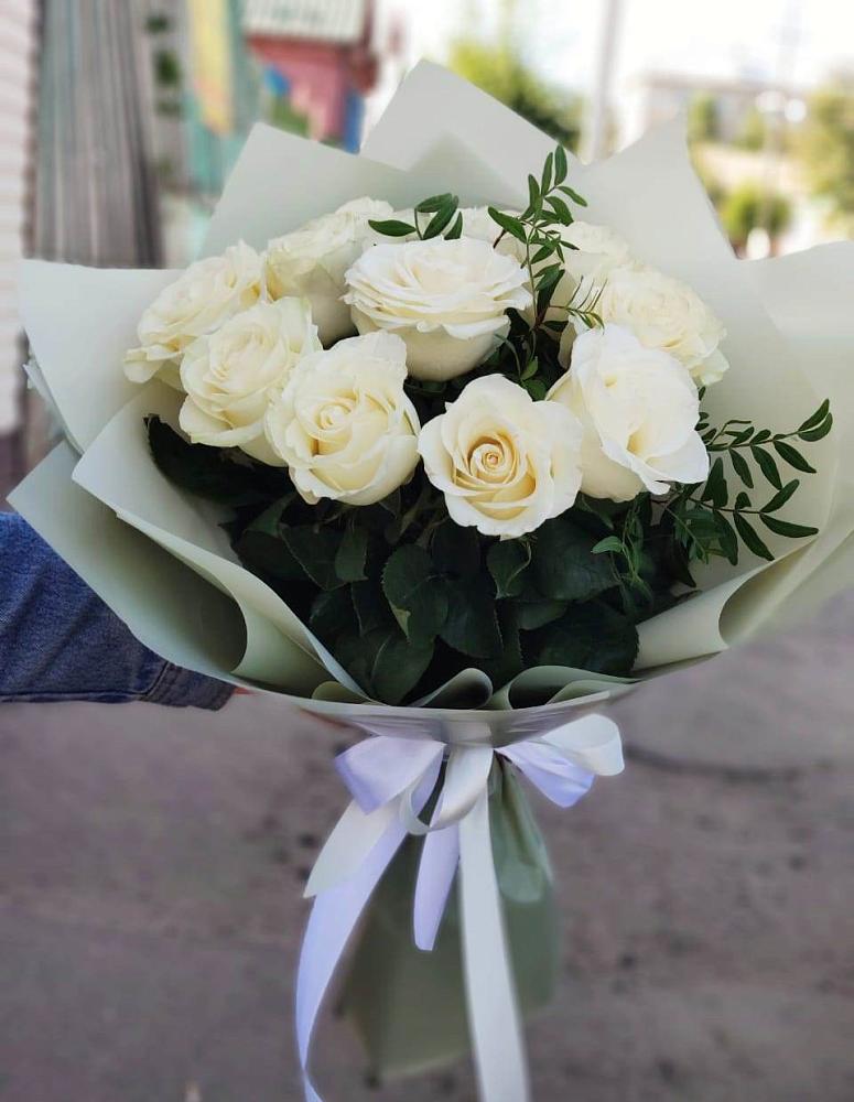 Букет Белые розы Проуд в Суровикино