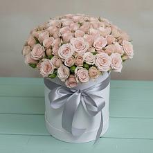 Цветочная композиция из Розы в шляпной коробке в Суровикино