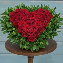 Цветочная композиция из Розы в виде сердца в Суровикино