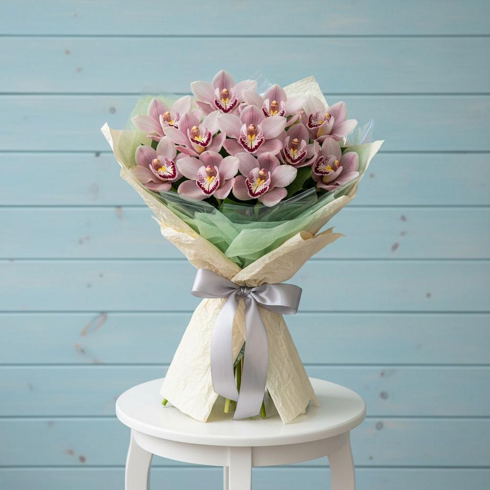 Букет цветов из: Орхидеи и Розы в Суровикино