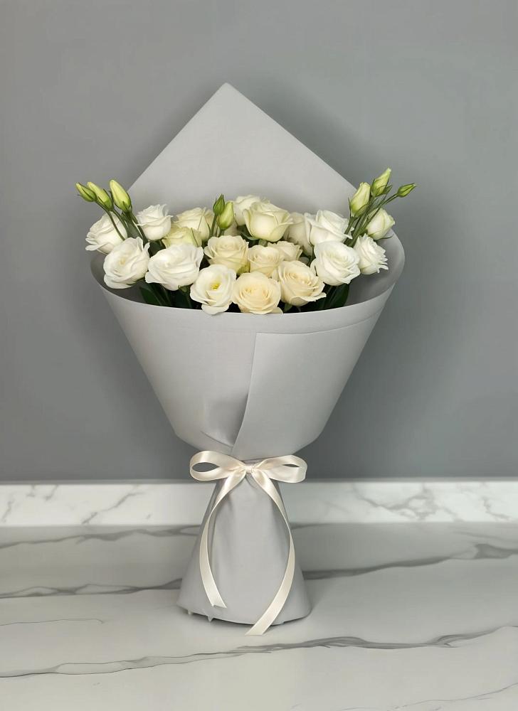 Букет цветов из: Розы и Лизиантусы в Суровикино