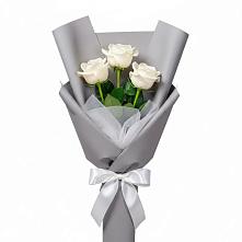 Букет 3 белые розы в Суровикино