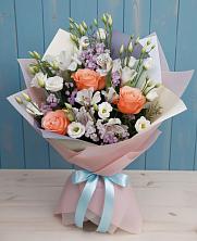 Букет цветов из:  Лизиантусы, Розы, Альстромерии и Гипсофила в Суровикино