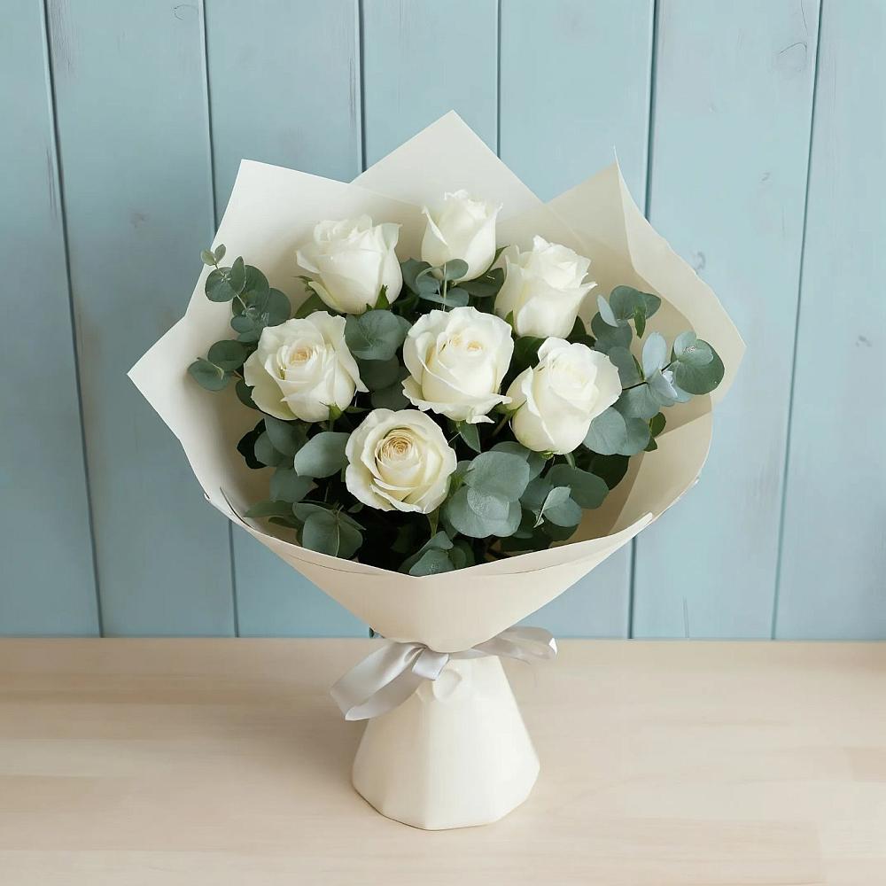 Букет Белые розы в Эвкалипте в Суровикино