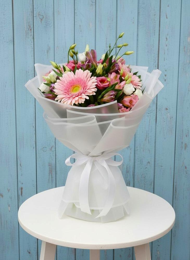 Букет цветов из: Герберы, Альстромерии и Лизиантусы в Суровикино