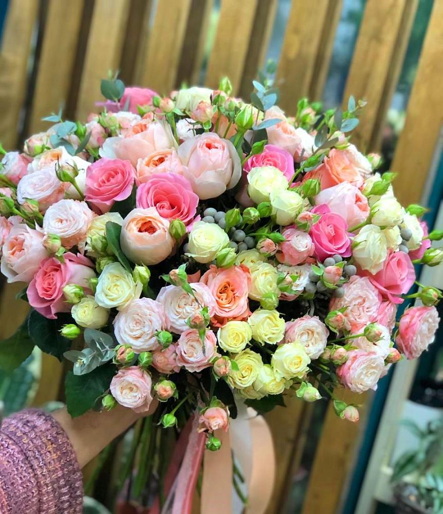 Букет цветов из: Розы в Суровикино