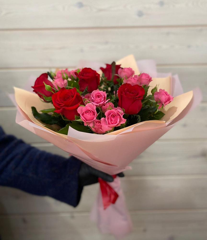 Букет цветов из: Розы в Суровикино