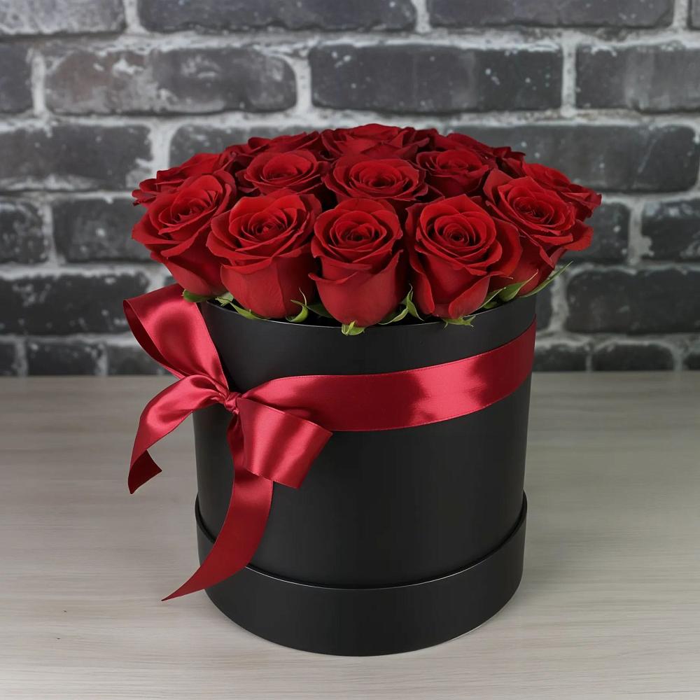 Цветочная композиция из Розы в шляпной коробке в Суровикино