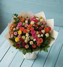 Букет Микс из разноцветных кустовых роз в Суровикино