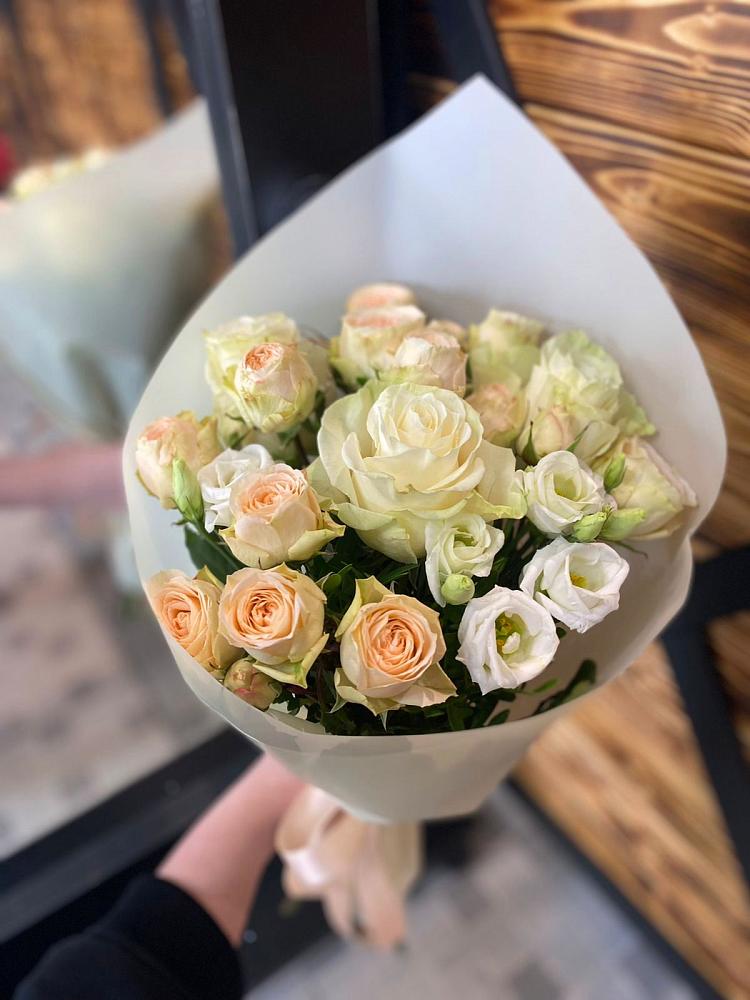 Букет цветов из: Розы и Лизиантусы в Суровикино