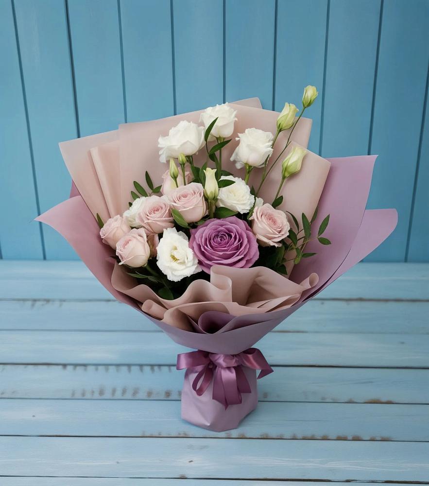 Букет цветов из: Розы и Лизиантусы в Суровикино